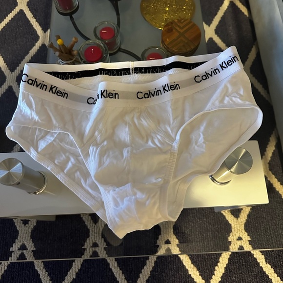 New Calvin Klein - Picture 6 of 8